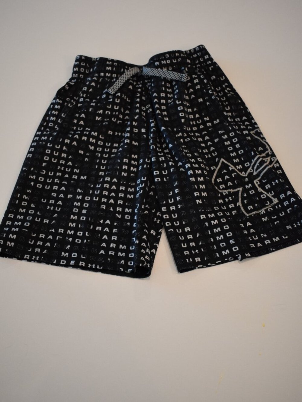 Under Armour Boys HeatGear Athletic Shorts Black Logo Print Basketball SMALL